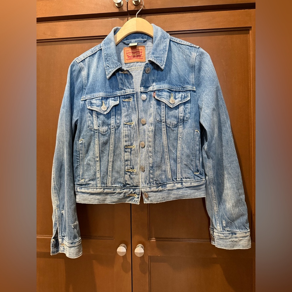Levi’s Cropped Trucker Denim Jacket Light Wash Jean Jacket Small NEVER WORN